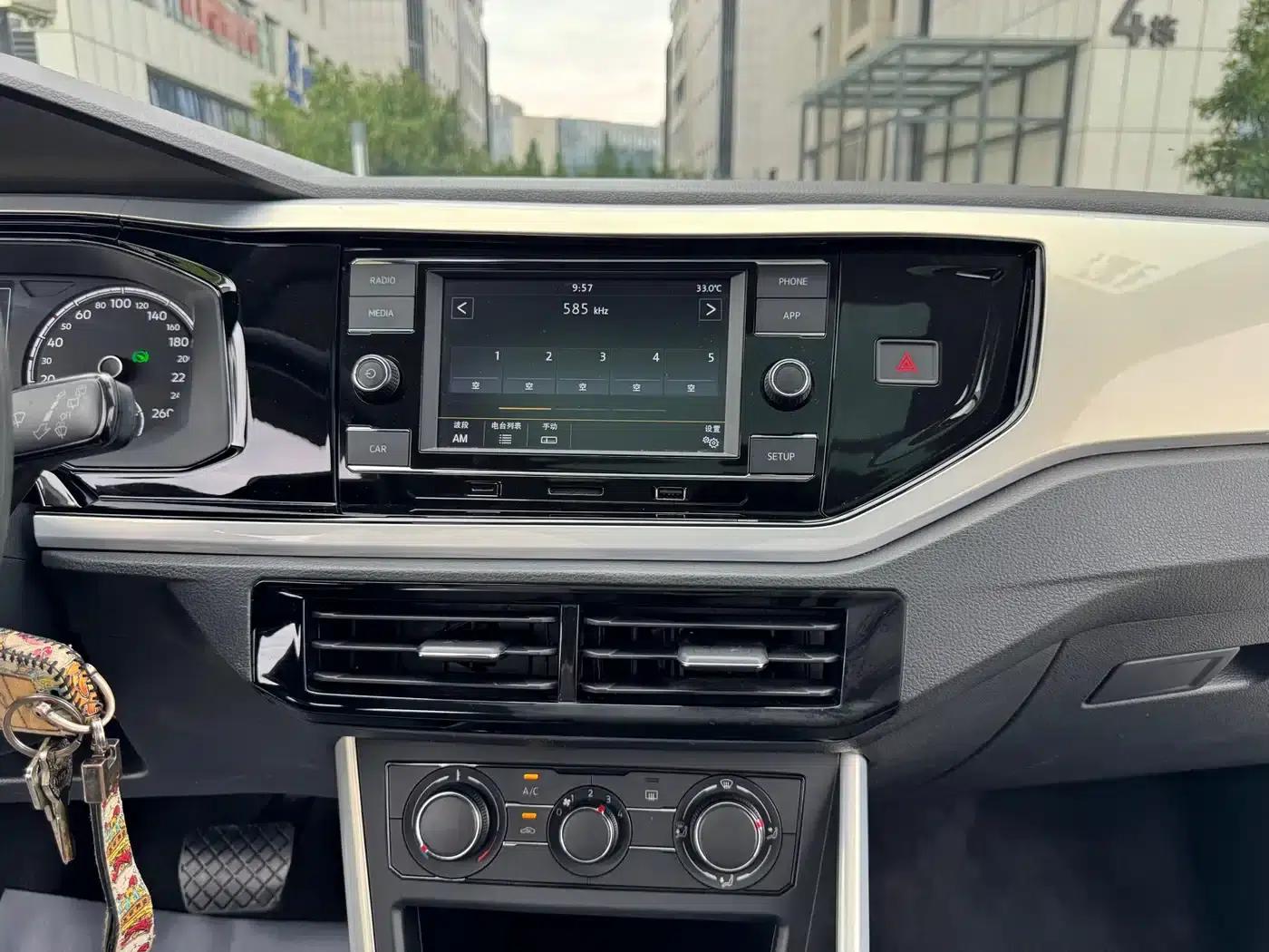 2019 Polo Plus 1.5L Automatic Colorful Technology Edition — миниатюра 15