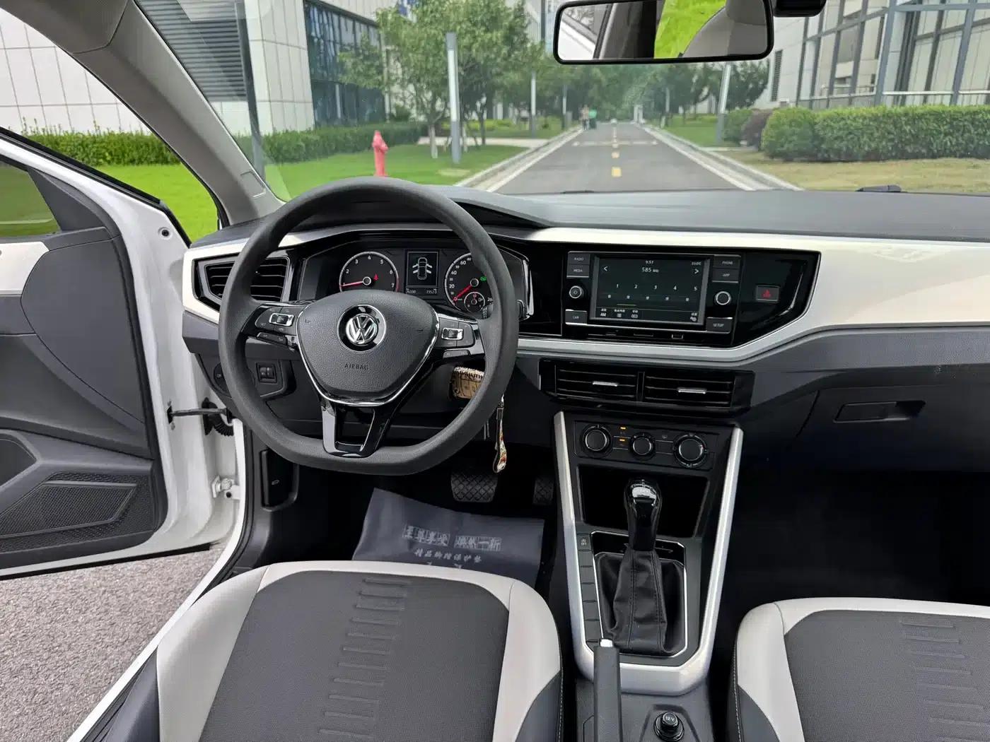 2019 Polo Plus 1.5L Automatic Colorful Technology Edition — миниатюра 18