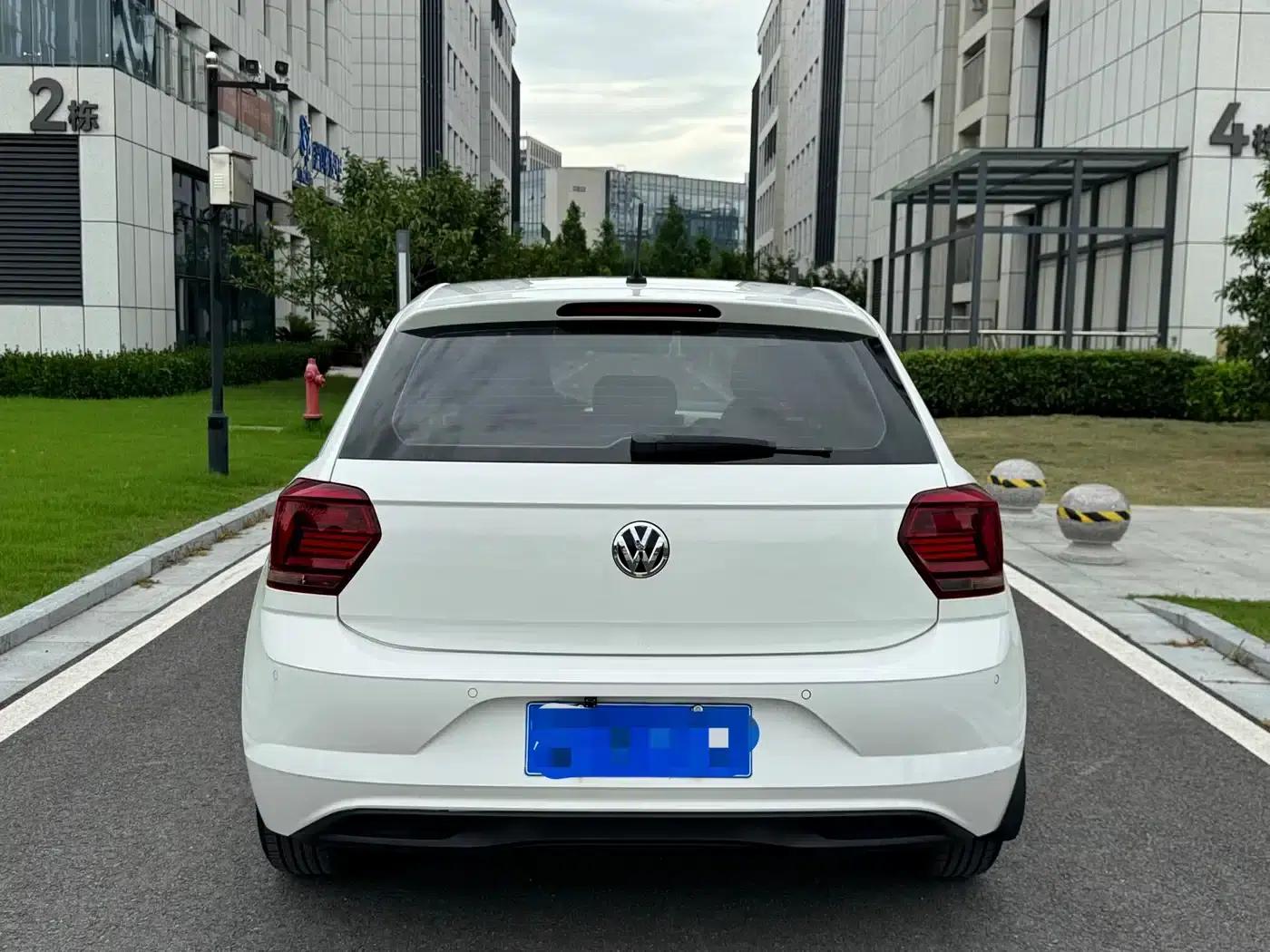 2019 Polo Plus 1.5L Automatic Colorful Technology Edition — миниатюра 3