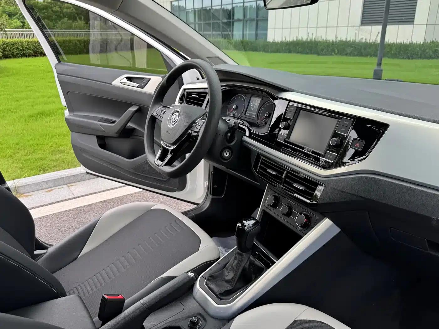 2019 Polo Plus 1.5L Automatic Colorful Technology Edition — миниатюра 25