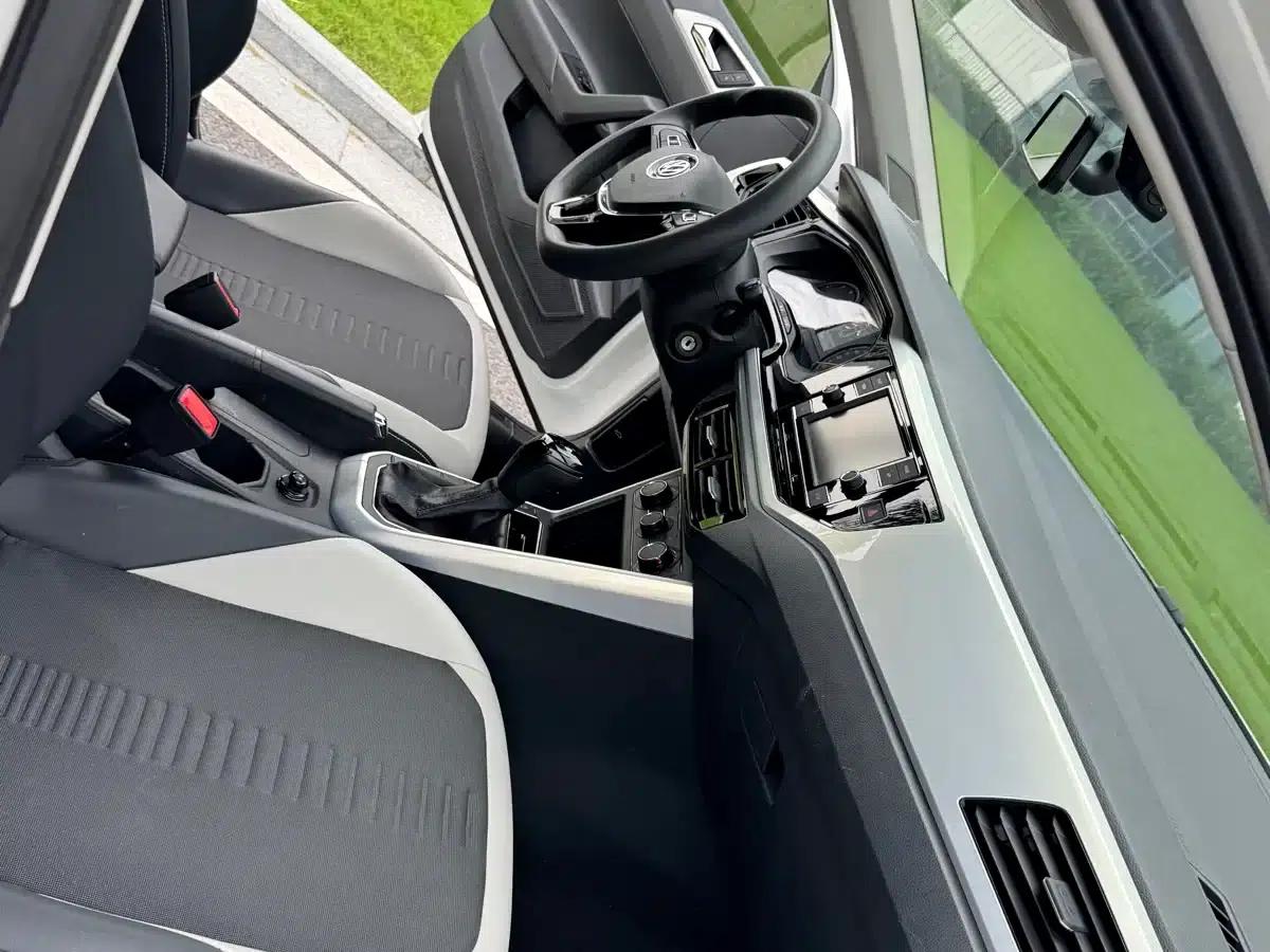 2019 Polo Plus 1.5L Automatic Colorful Technology Edition — миниатюра 26