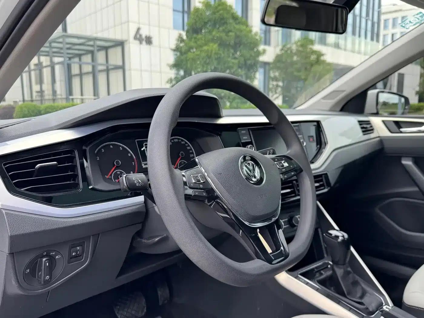 2019 Polo Plus 1.5L Automatic Colorful Technology Edition — миниатюра 27