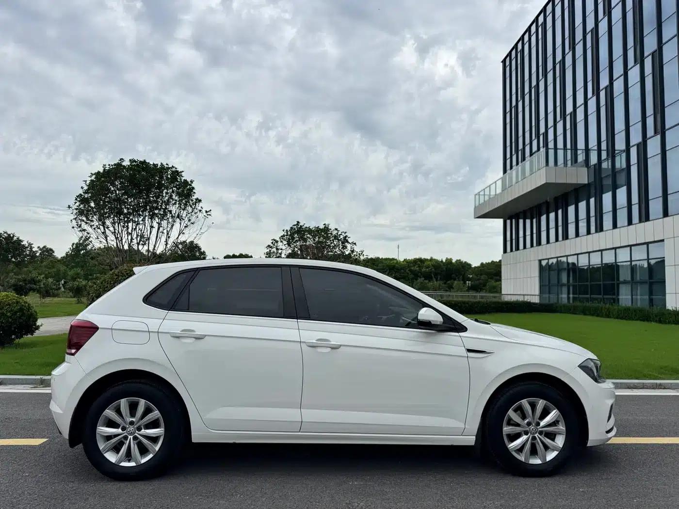 2019 Polo Plus 1.5L Automatic Colorful Technology Edition — миниатюра 30
