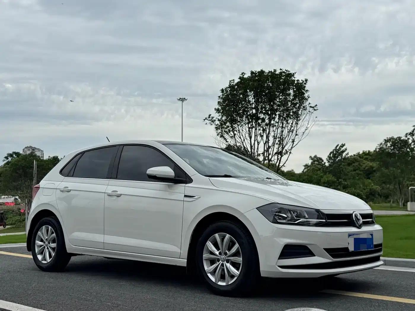 2019 Polo Plus 1.5L Automatic Colorful Technology Edition — миниатюра 4