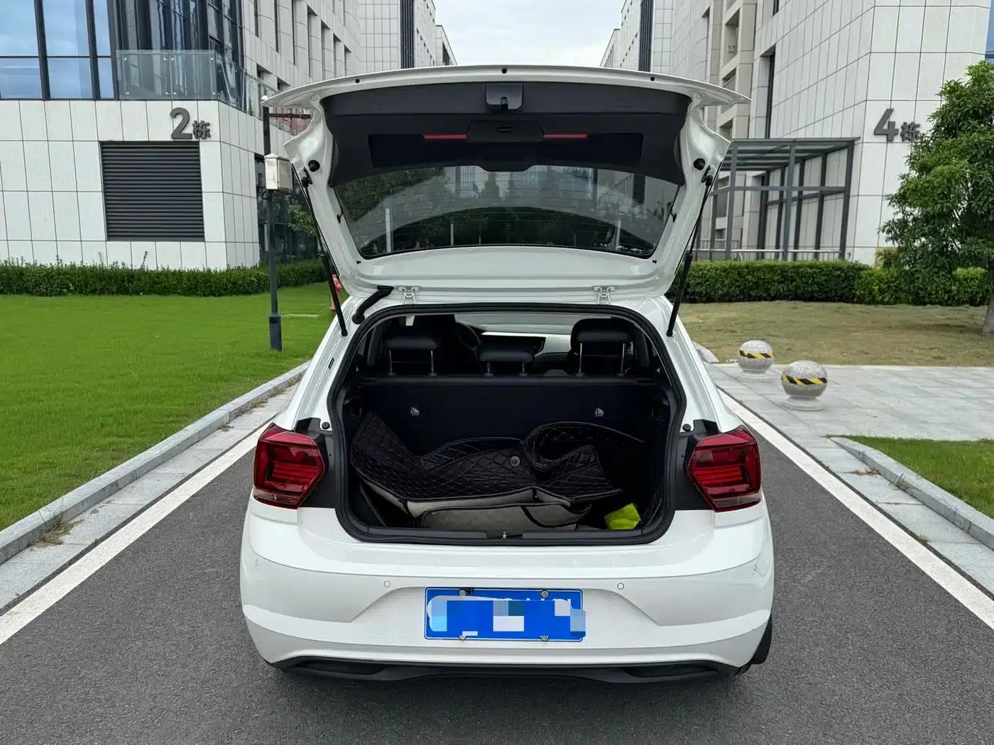 2019 Polo Plus 1.5L Automatic Colorful Technology Edition — миниатюра 6