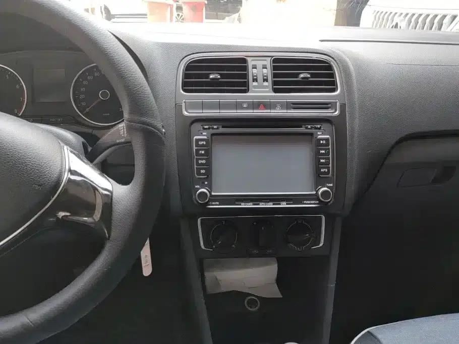 2014 Polo 1.6L Manual Comfort Edition — миниатюра 13