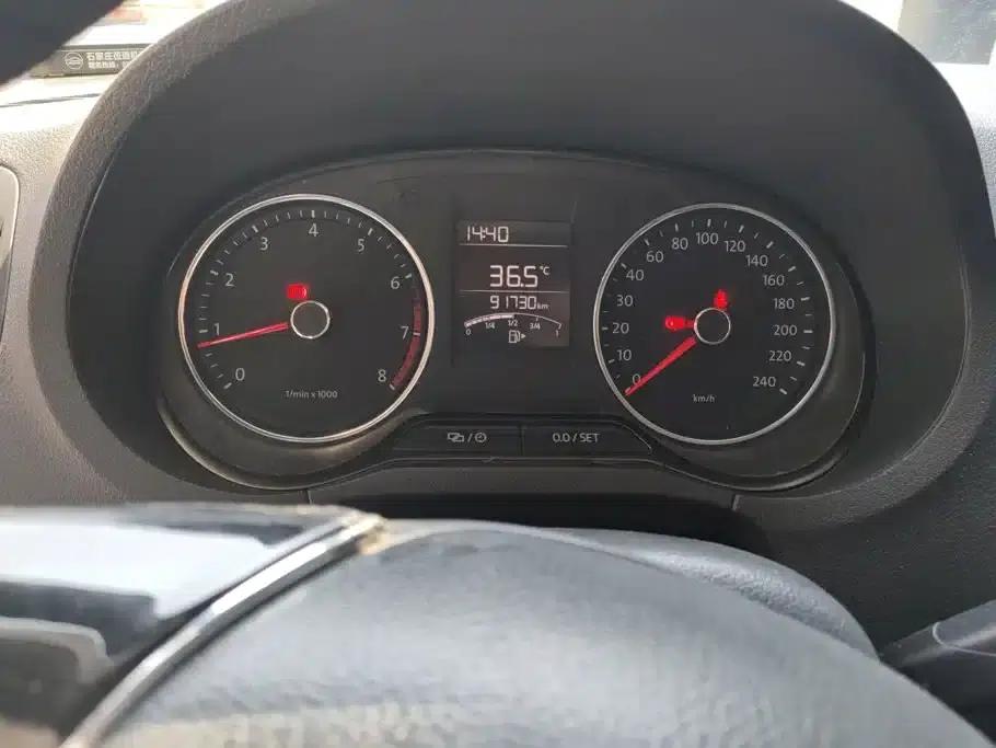 2014 Polo 1.6L Manual Comfort Edition — миниатюра 14