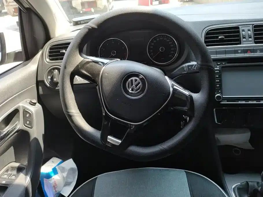 2014 Polo 1.6L Manual Comfort Edition — миниатюра 15