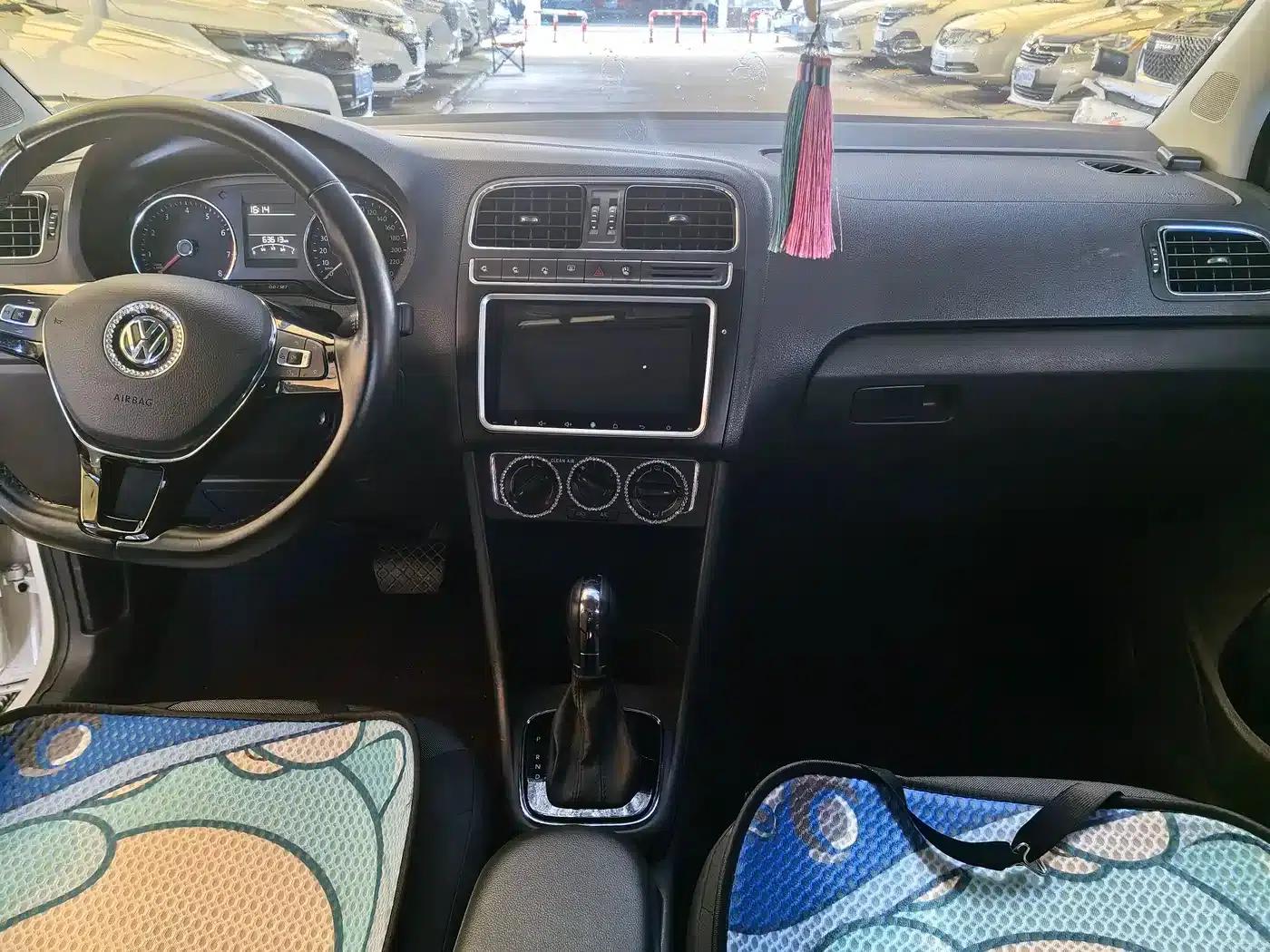2016 Polo 1.6L Automatic Comfort Model — миниатюра 14