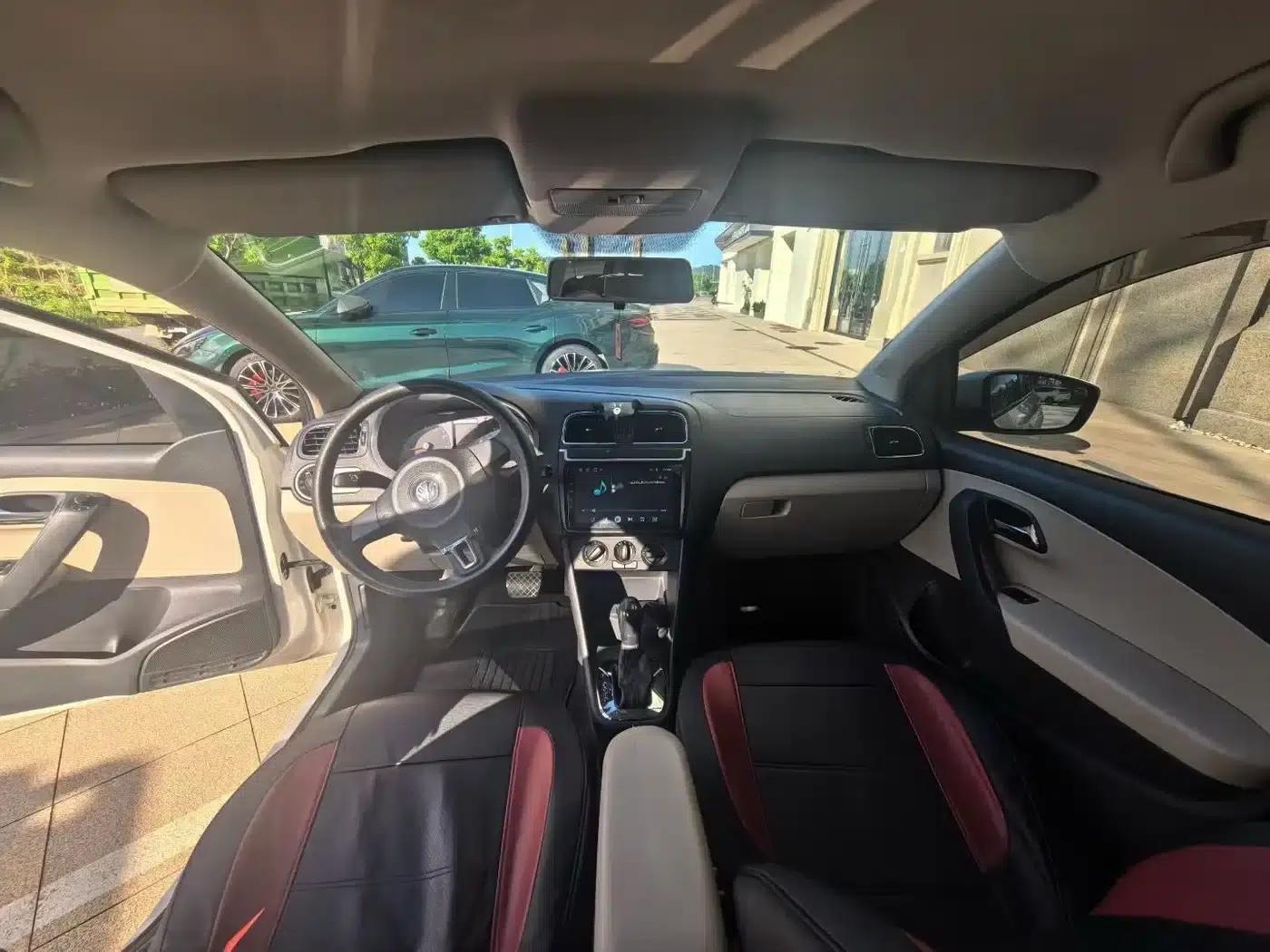 2013 Polo 1.6L Automatic Comfort Edition — миниатюра 3