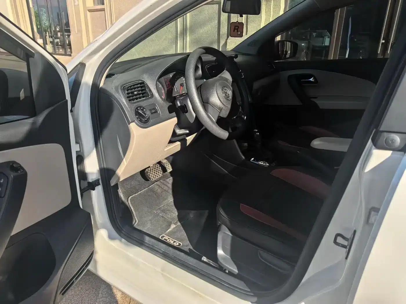 2013 Polo 1.6L Automatic Comfort Edition — миниатюра 4