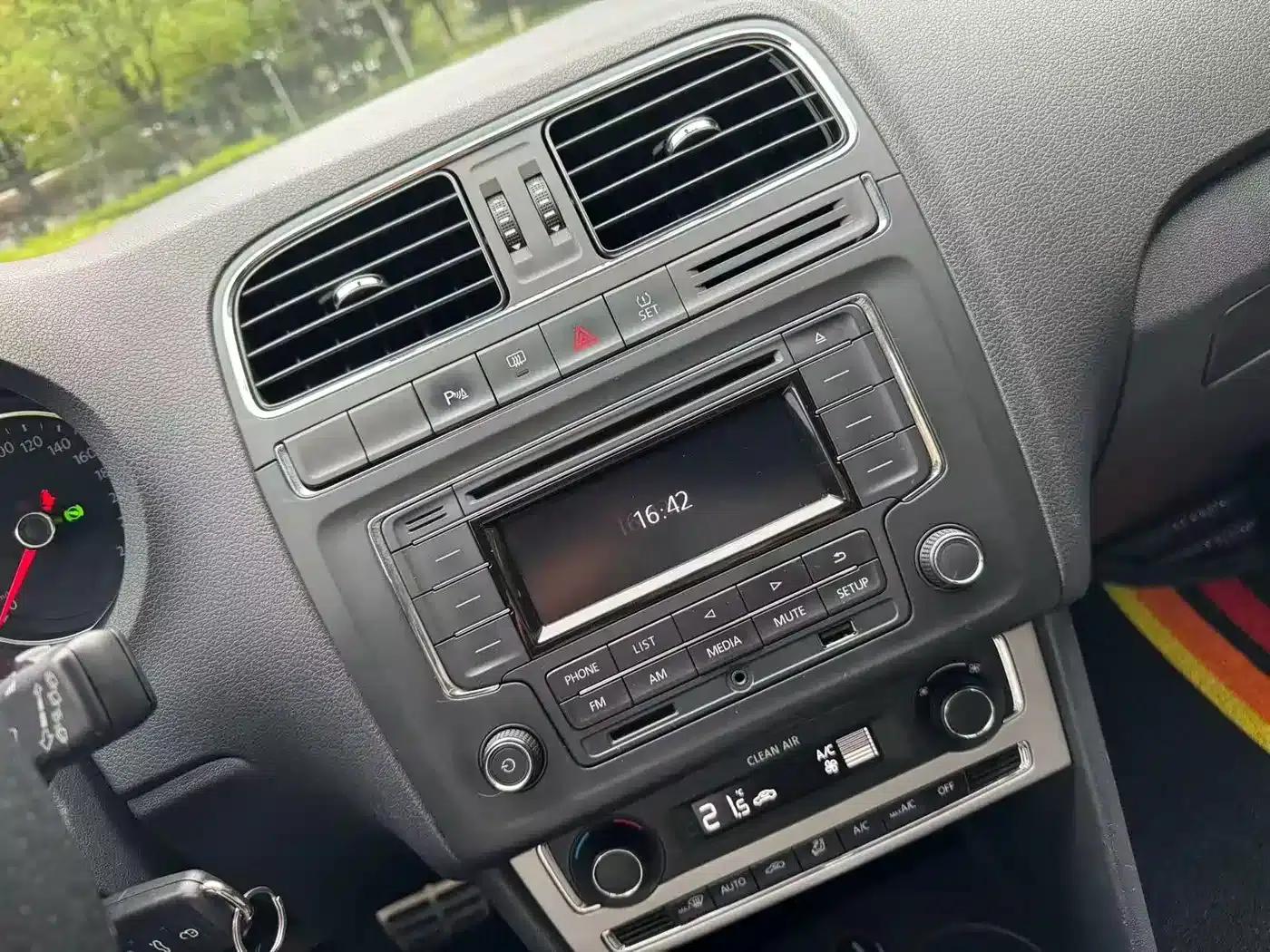 2016 Polo 1.6L Cross Polo Automatic — миниатюра 9