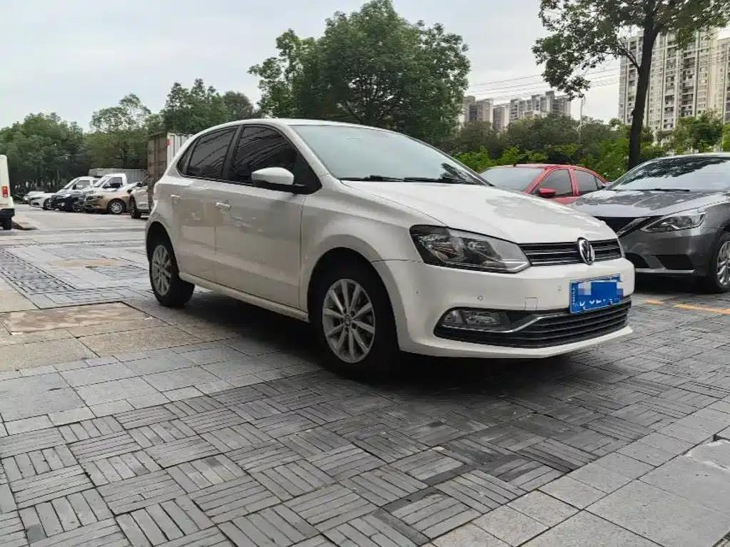 2014 Polo 1.4L Automatic Luxury Edition — миниатюра 3