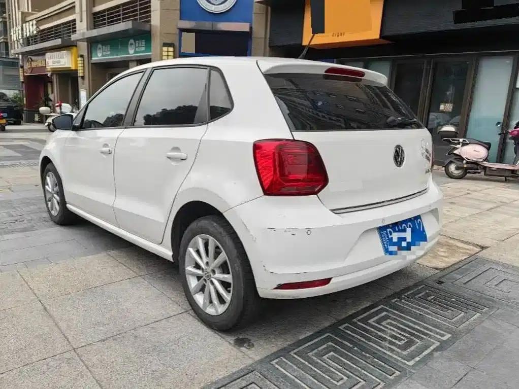 2014 Polo 1.4L Automatic Luxury Edition — миниатюра 7