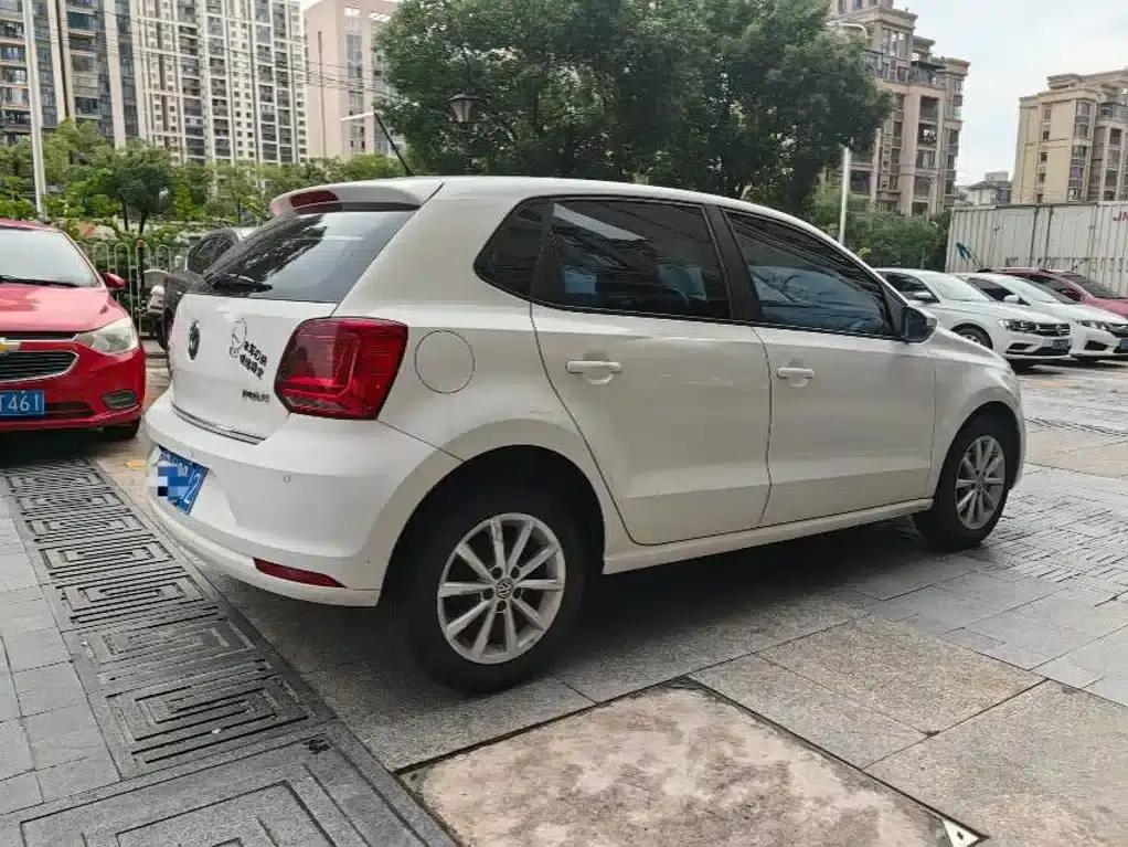 2014 Polo 1.4L Automatic Luxury Edition — миниатюра 9
