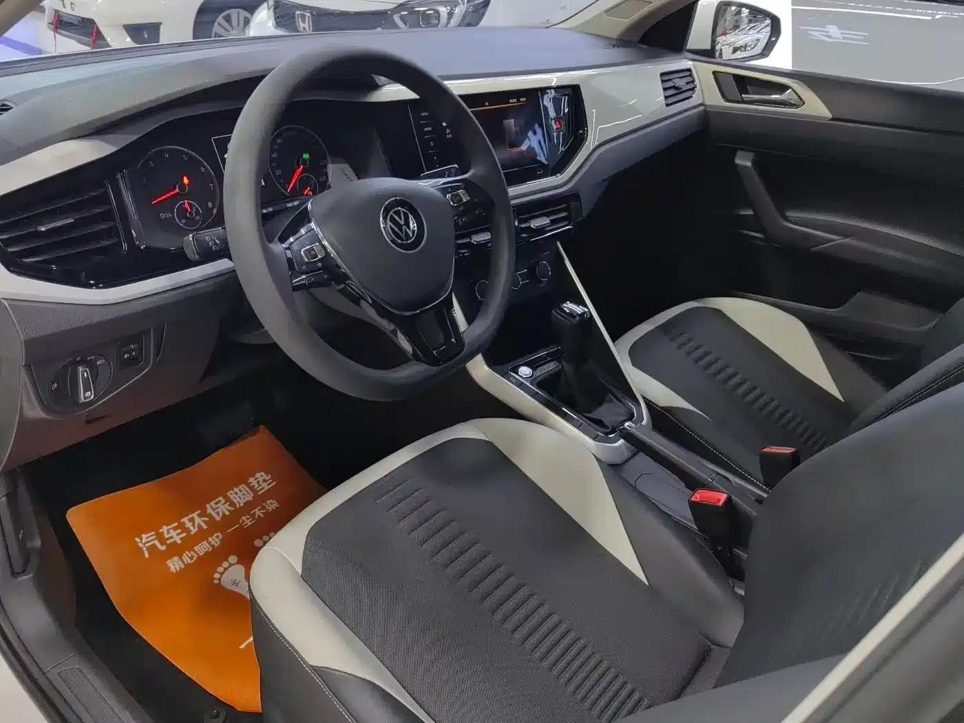 2021 Polo Plus 1.5L Automatic Colorful Technology Edition — миниатюра 3