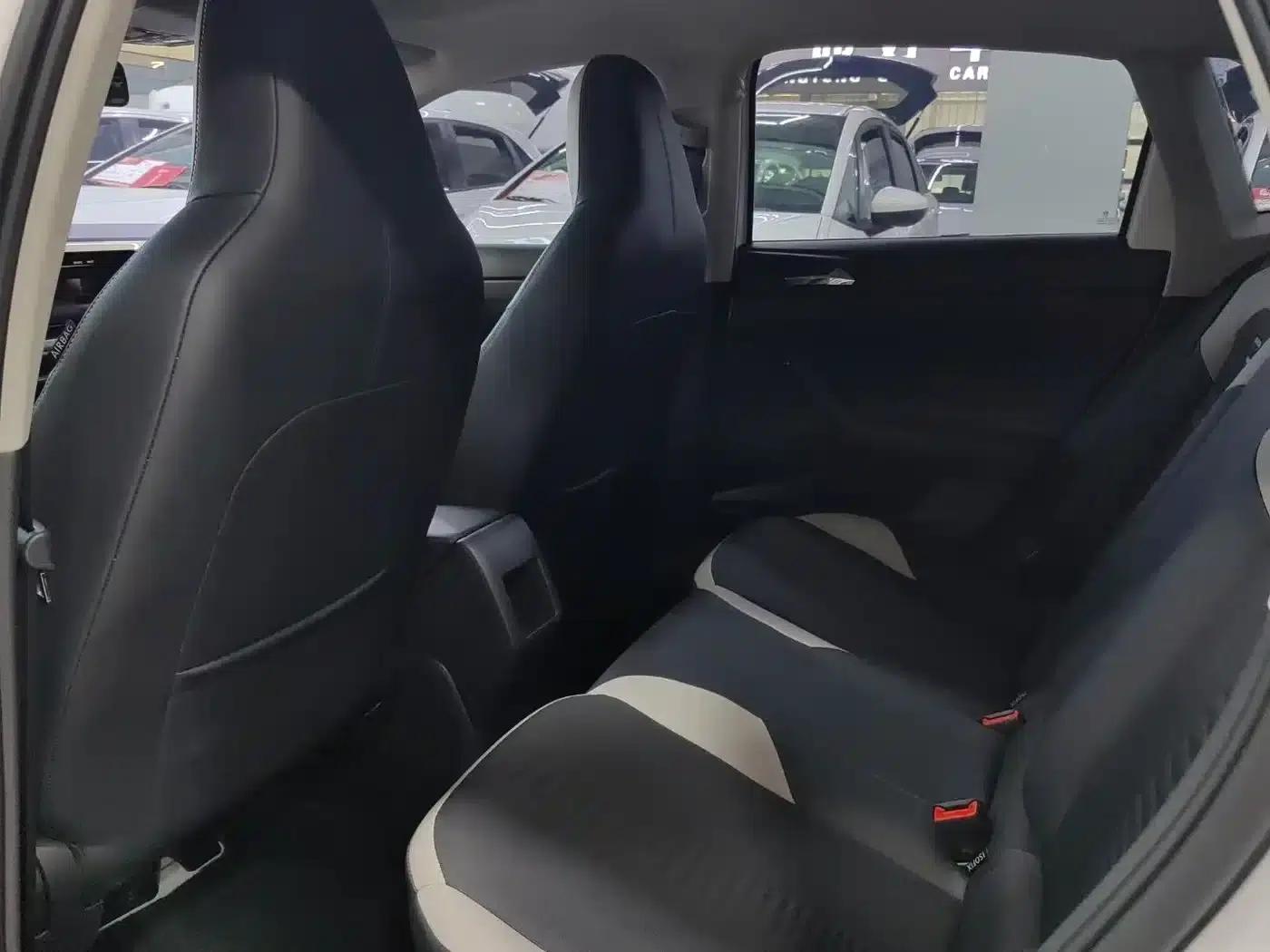 2021 Polo Plus 1.5L Automatic Colorful Technology Edition — миниатюра 4