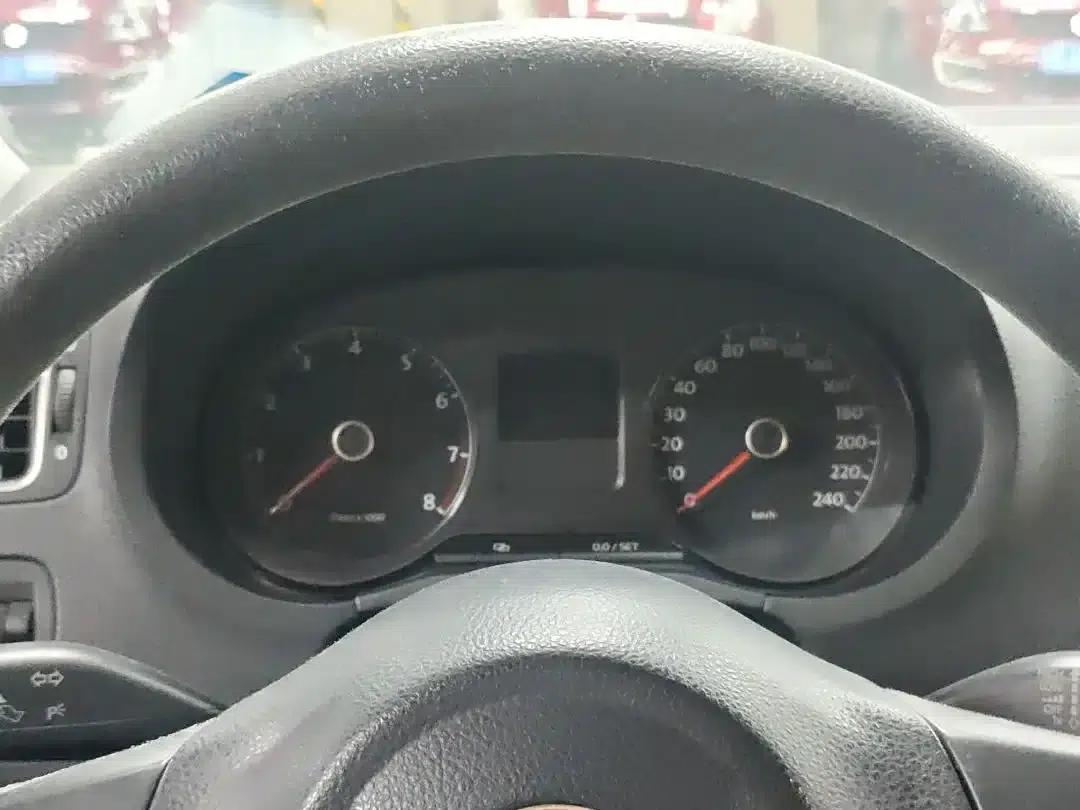 2011 Polo 1.4L Automatic Premium Edition — миниатюра 15