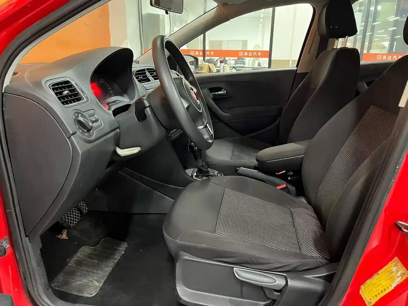 2011 Polo 1.4L Automatic Premium Edition — миниатюра 6