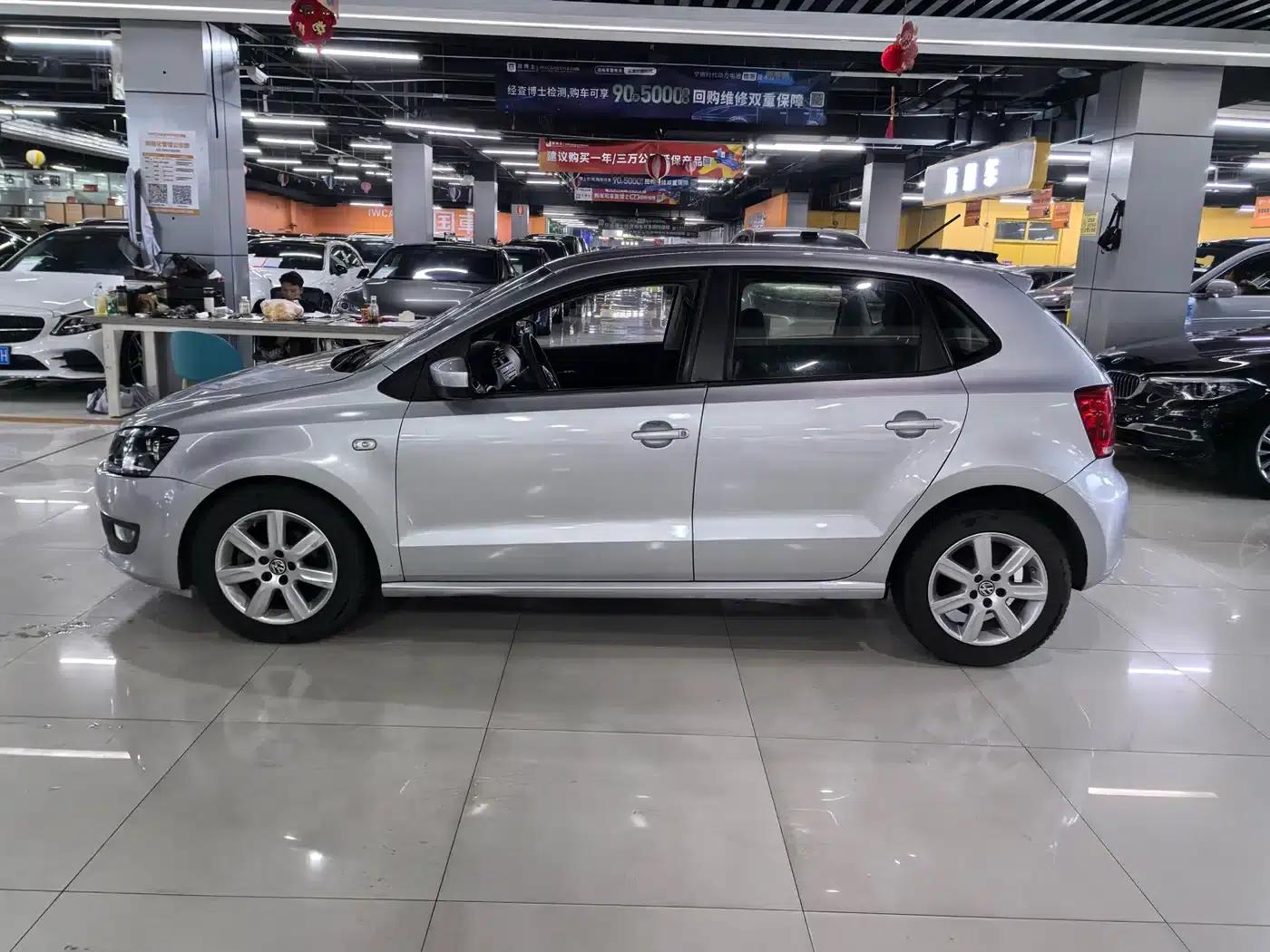2013 Polo 1.6L Automatic Comfort Edition — миниатюра 3