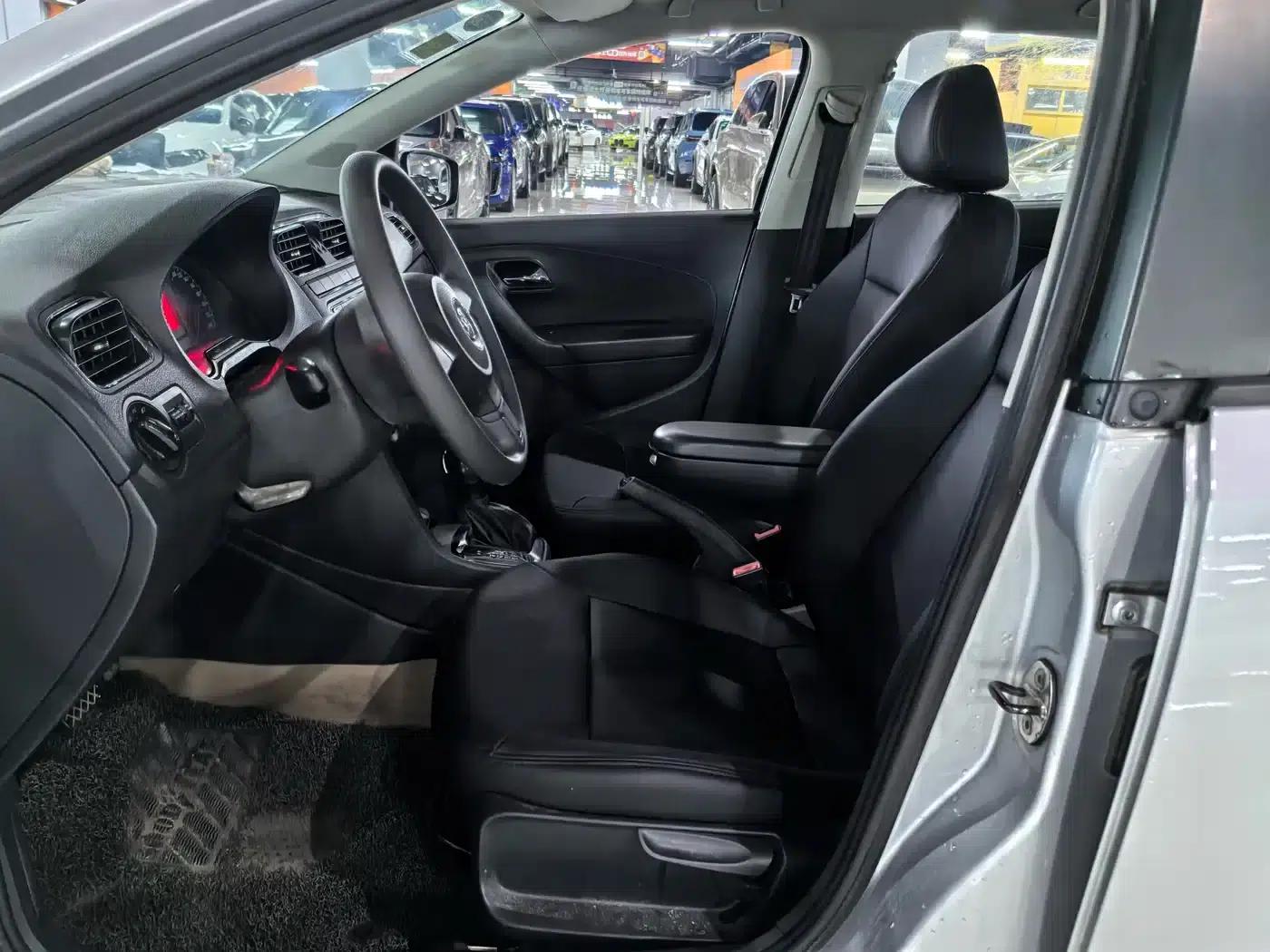 2013 Polo 1.6L Automatic Comfort Edition — миниатюра 4