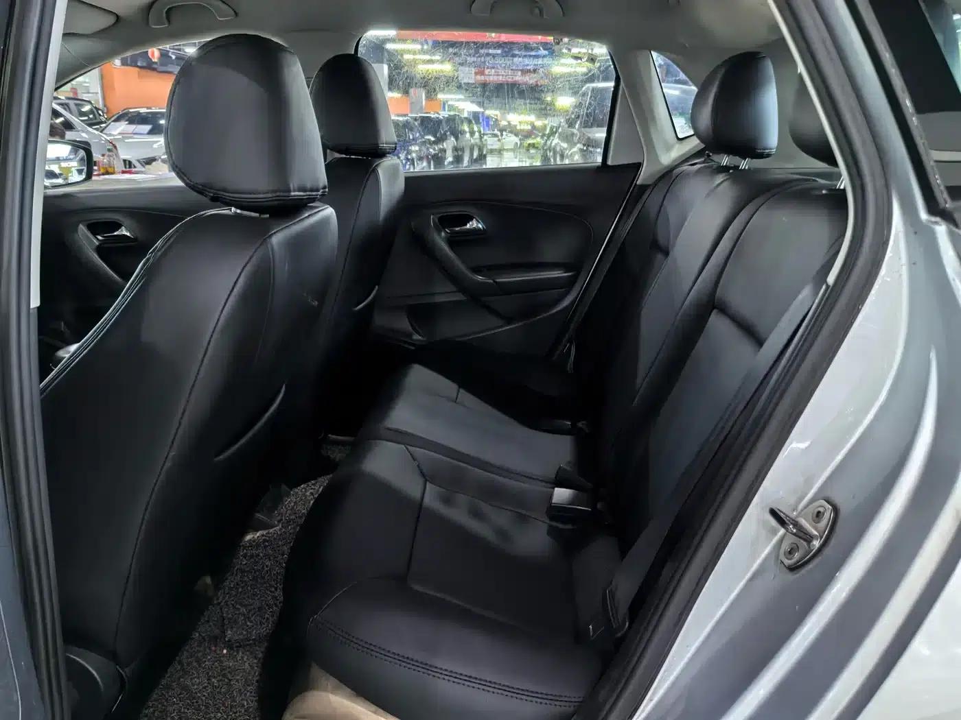 2013 Polo 1.6L Automatic Comfort Edition — миниатюра 5