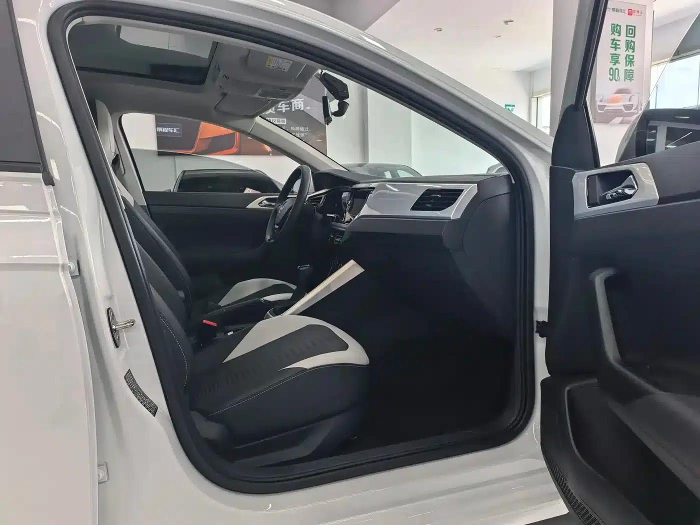 2023 Polo Facelift Plus 1.5L Automatic Colorful Technology Edition — миниатюра 18