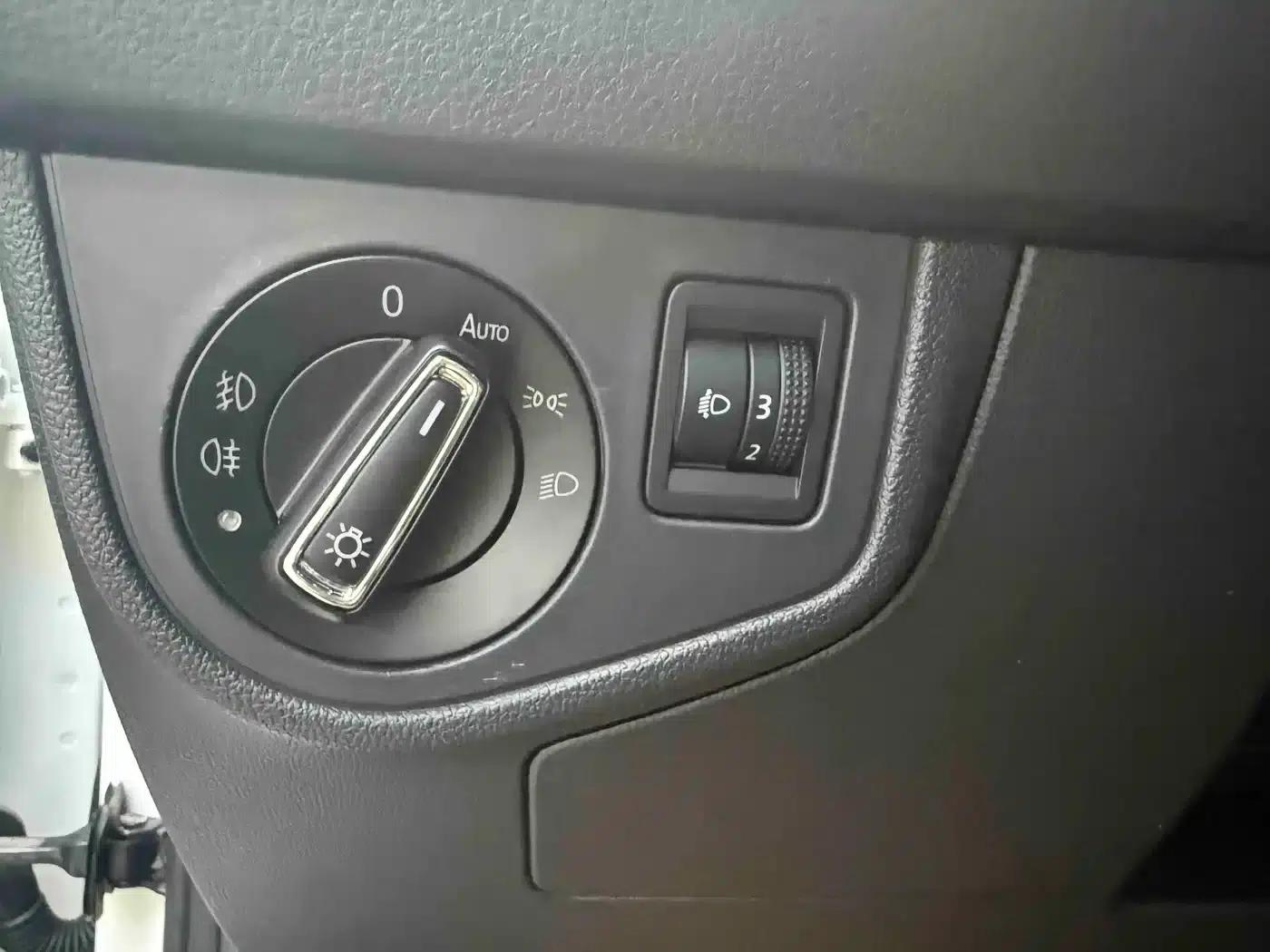 2021 Polo Plus 1.5L Automatic Colorful Technology Edition — миниатюра 11