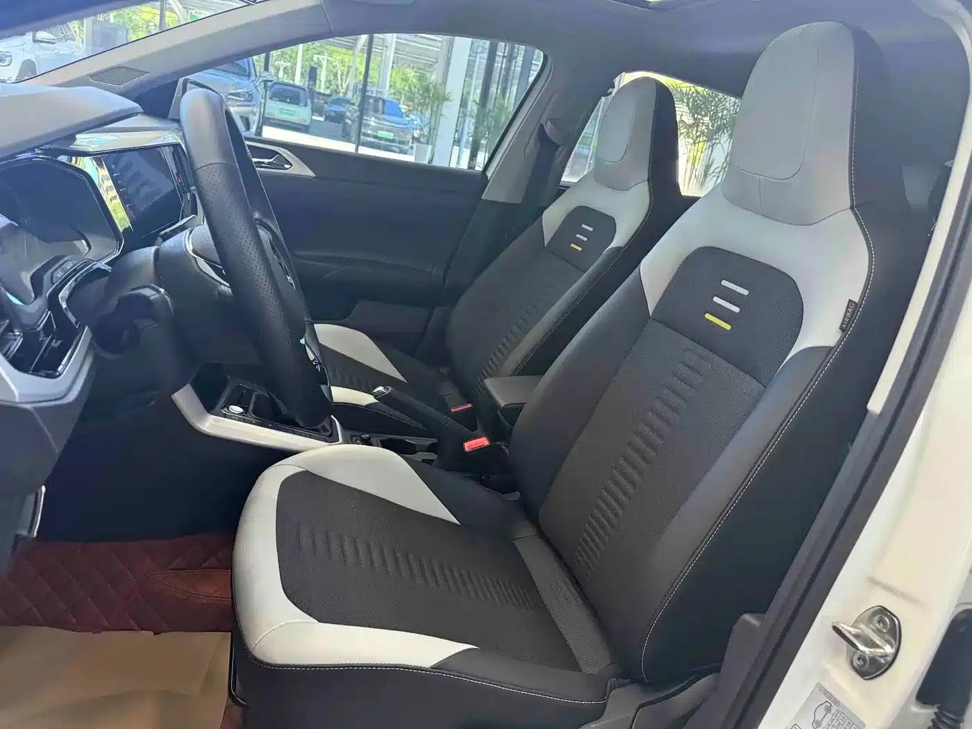 2021 Polo Plus 1.5L Automatic Colorful Technology Edition — миниатюра 10