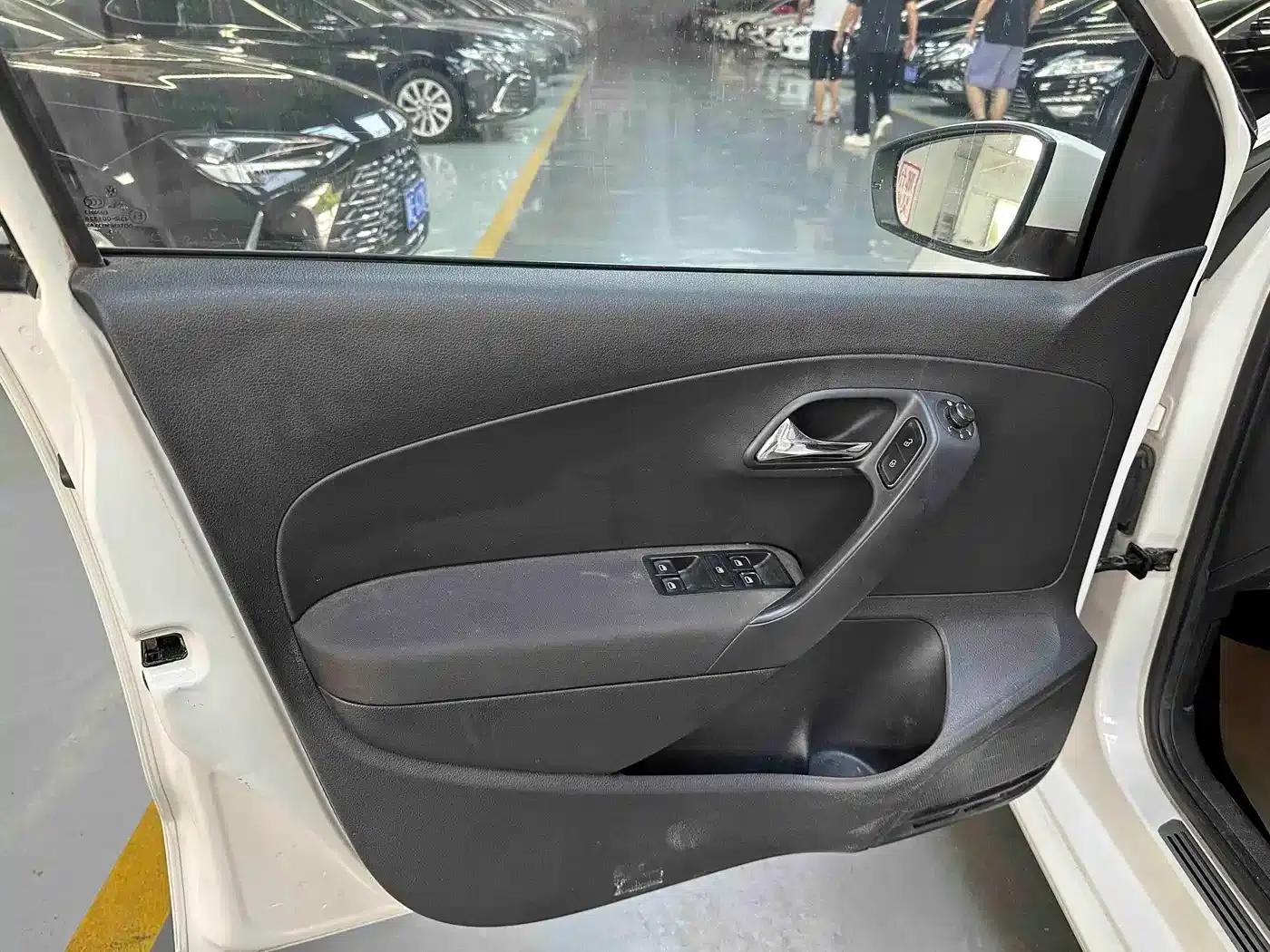 2014 Polo 1.4L Manual Fashion Edition — миниатюра 12