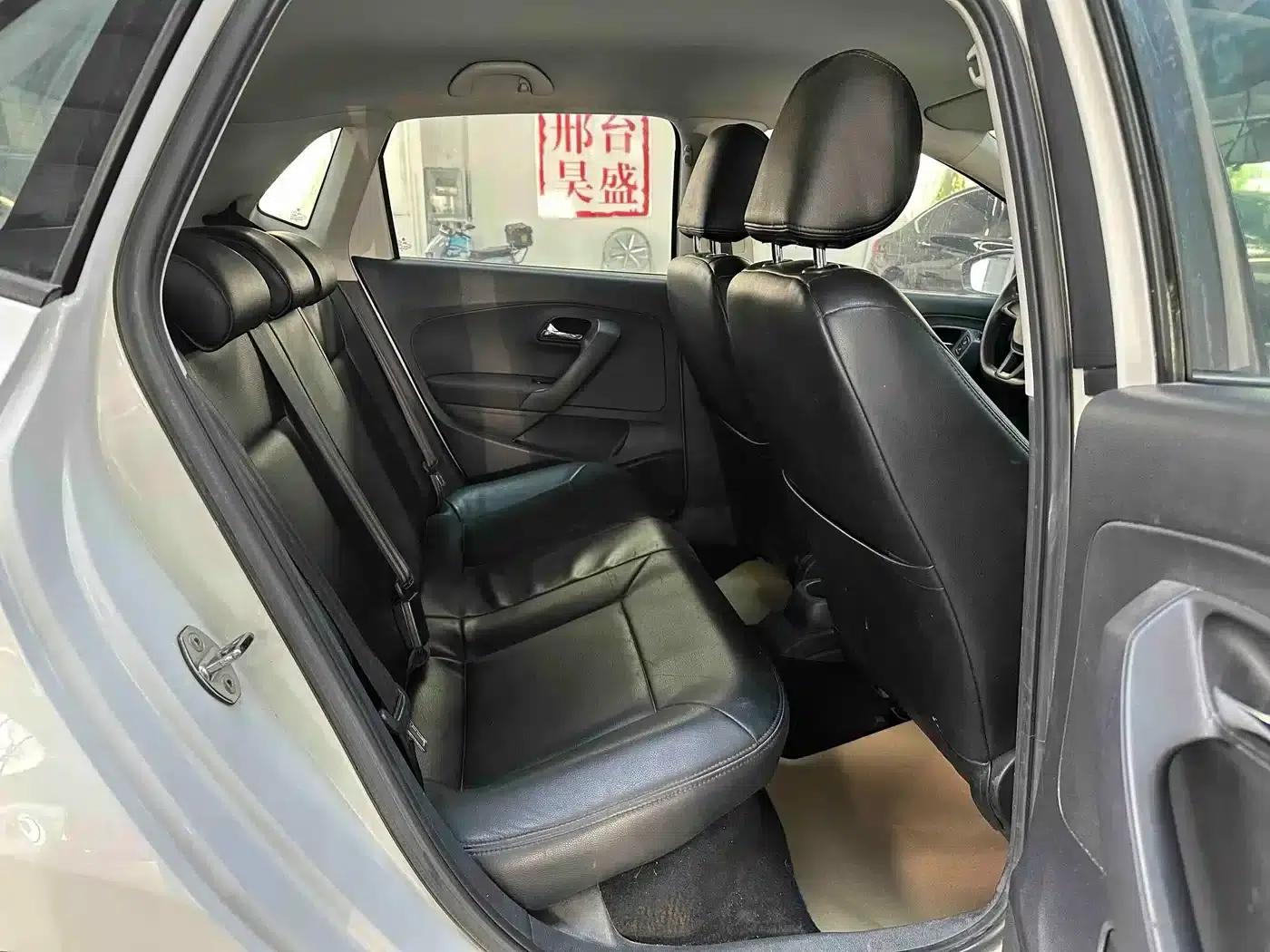 2014 Polo 1.4L Manual Fashion Edition — миниатюра 15
