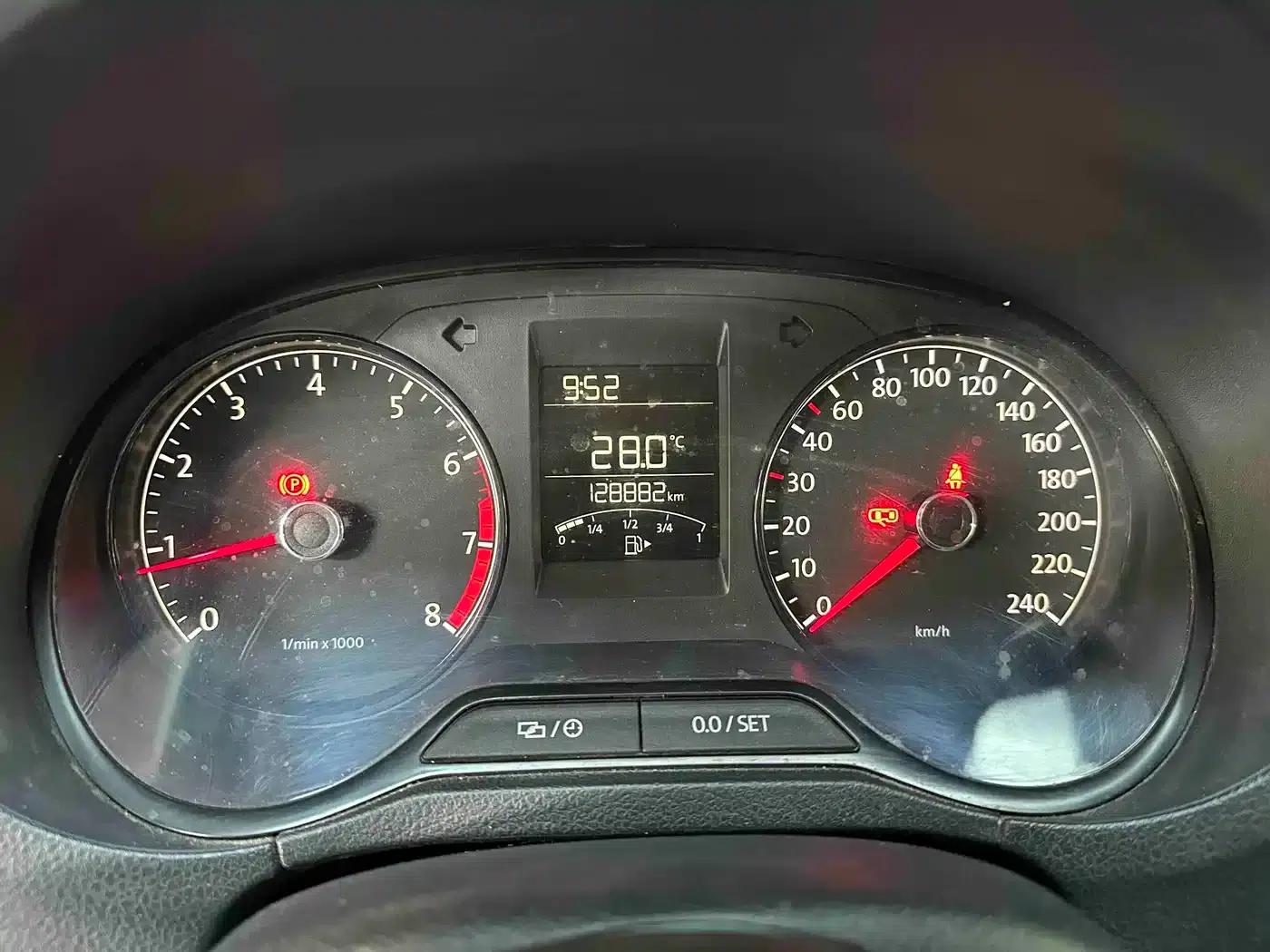 2014 Polo 1.4L Manual Fashion Edition — миниатюра 8
