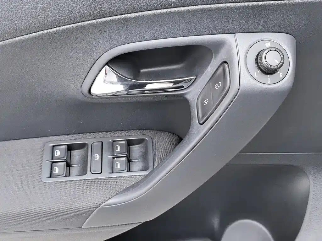 2018 Polo 1.5L Automatic Comfort Edition — миниатюра 9