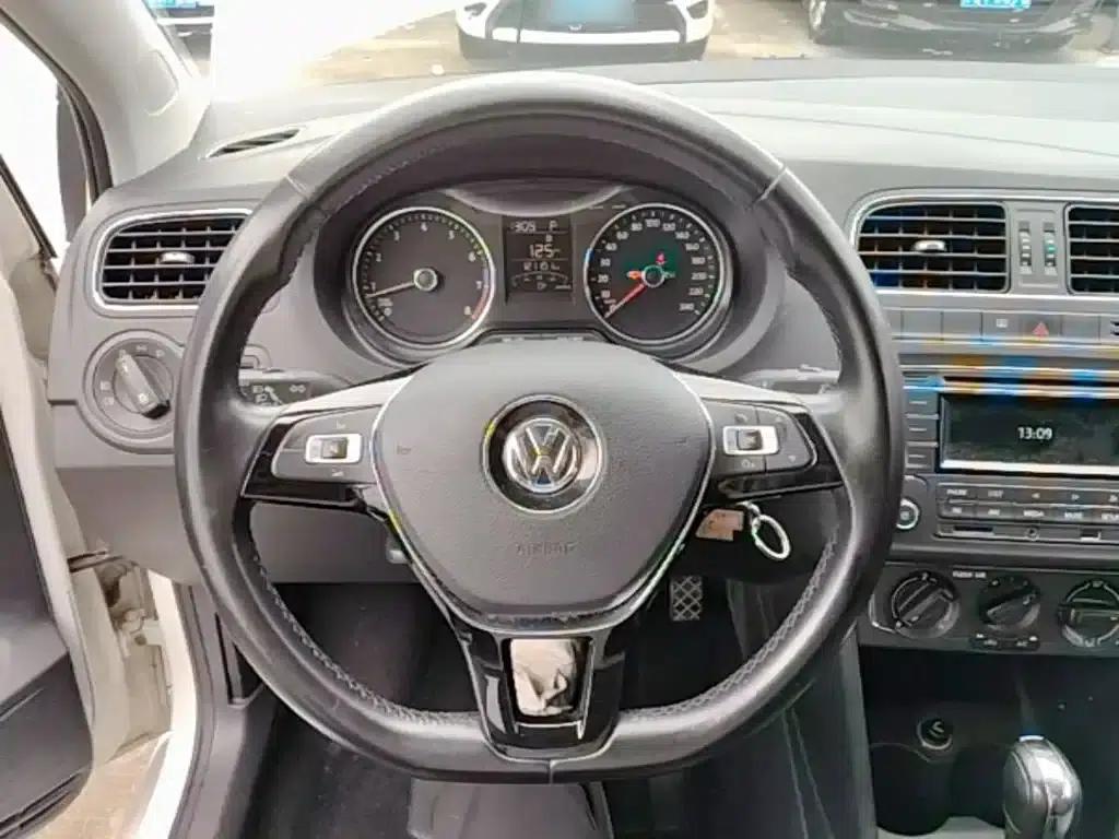 2016 Polo 1.6L Automatic Comfort Model — миниатюра 11