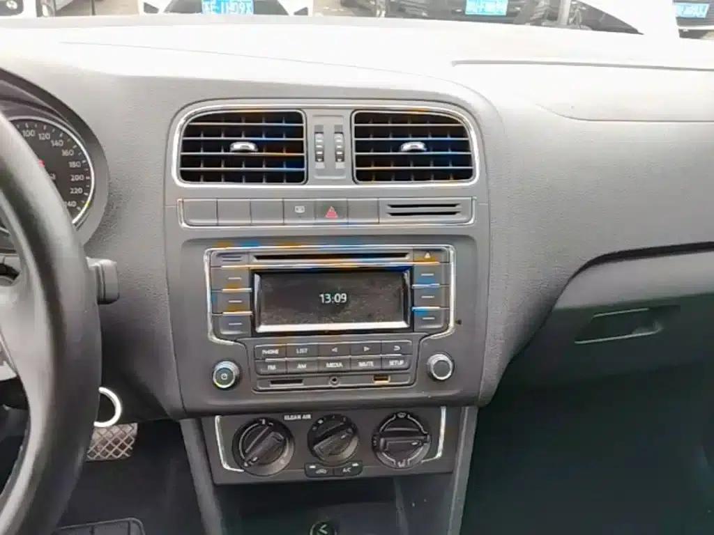 2016 Polo 1.6L Automatic Comfort Model — миниатюра 13