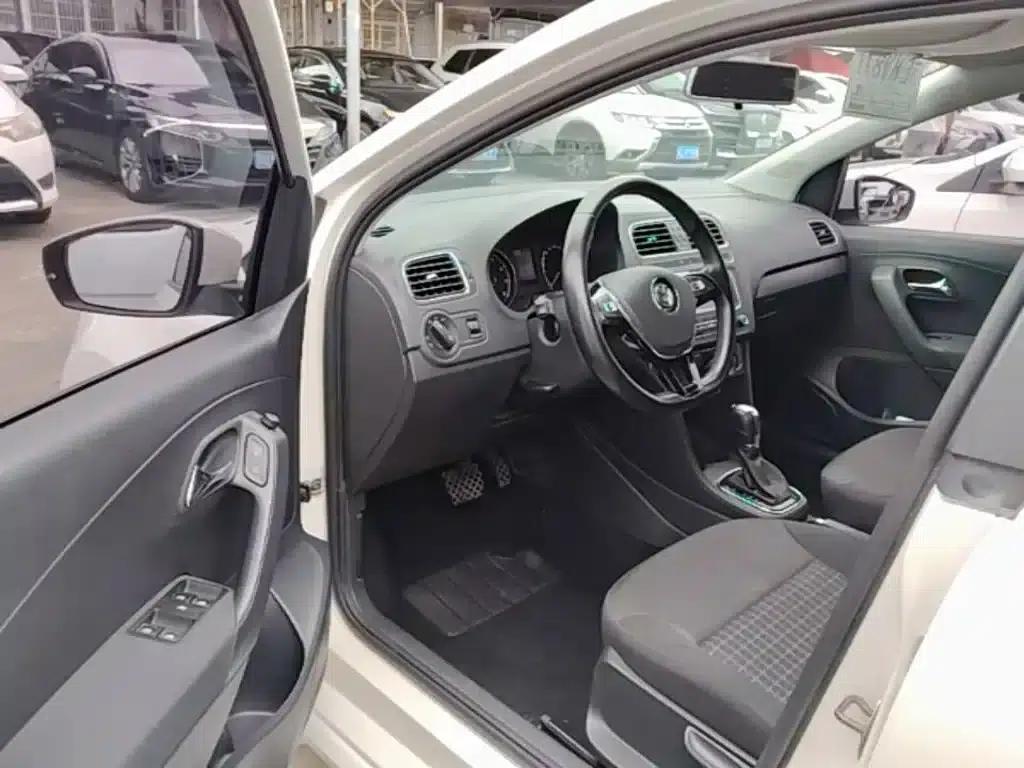 2016 Polo 1.6L Automatic Comfort Model — миниатюра 16