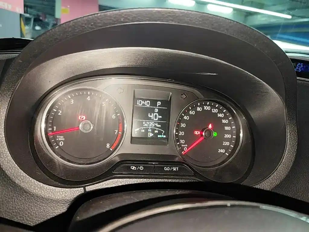 2016 Polo 1.6L Automatic Comfort Model — миниатюра 12