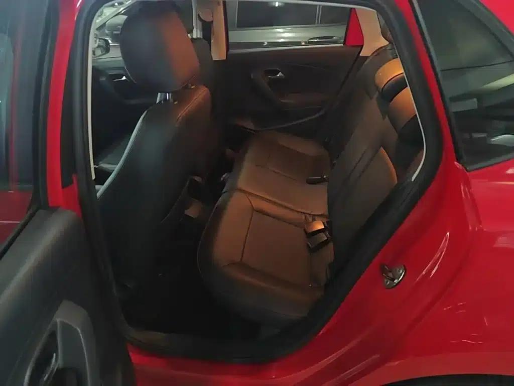 2016 Polo 1.6L Automatic Comfort Model — миниатюра 17