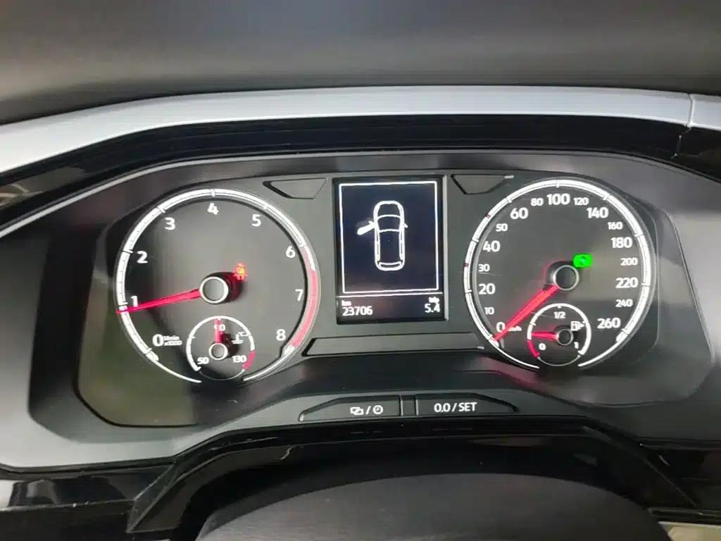 2019 Polo Plus 1.5L Automatic Colorful Technology Edition — миниатюра 12