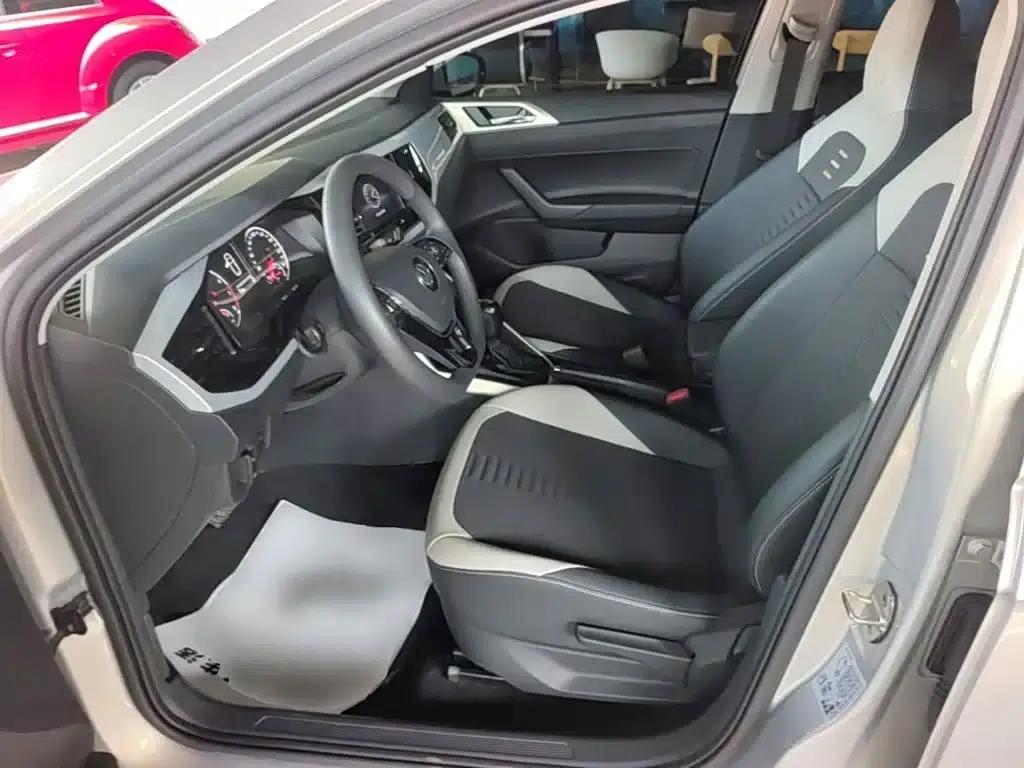 2019 Polo Plus 1.5L Automatic Colorful Technology Edition — миниатюра 15