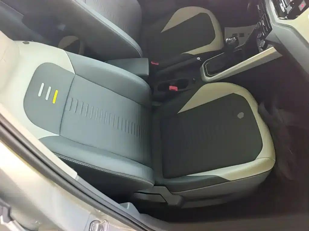 2019 Polo Plus 1.5L Automatic Colorful Technology Edition — миниатюра 25