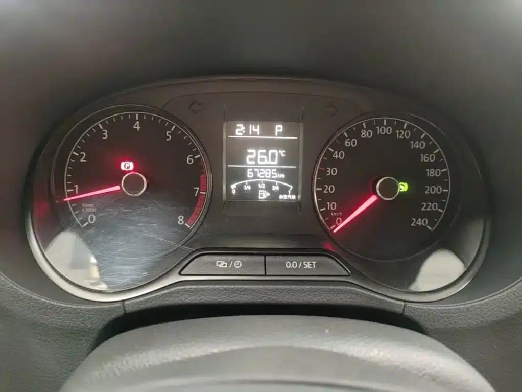 2016 Polo 1.4L Automatic Fashion Edition — миниатюра 12