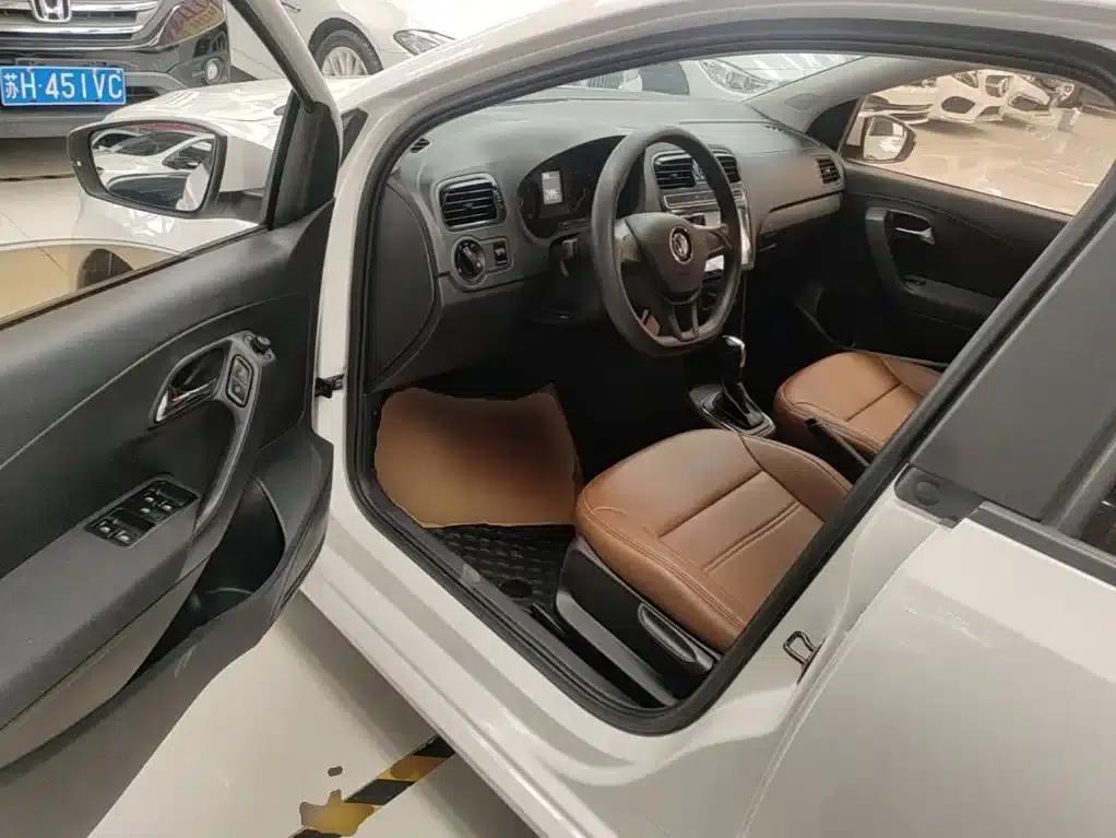 2016 Polo 1.4L Automatic Fashion Edition — миниатюра 16