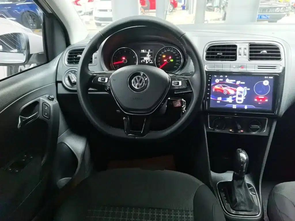 2016 Polo 1.6L Automatic Comfort Model — миниатюра 11