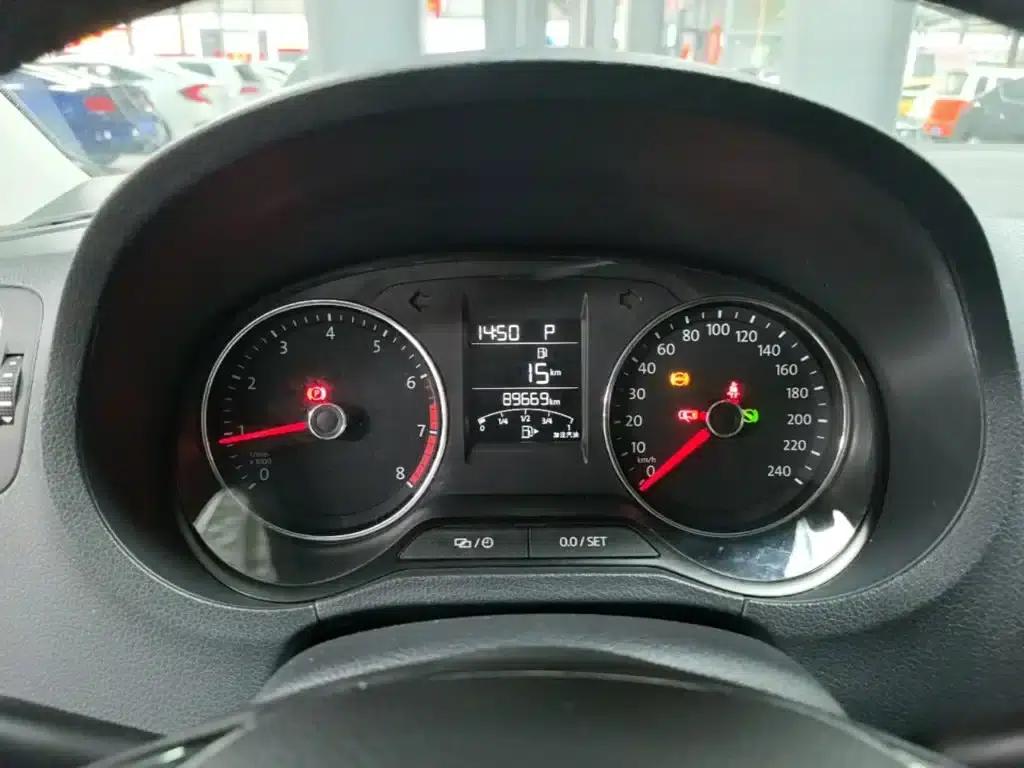 2016 Polo 1.6L Automatic Comfort Model — миниатюра 12