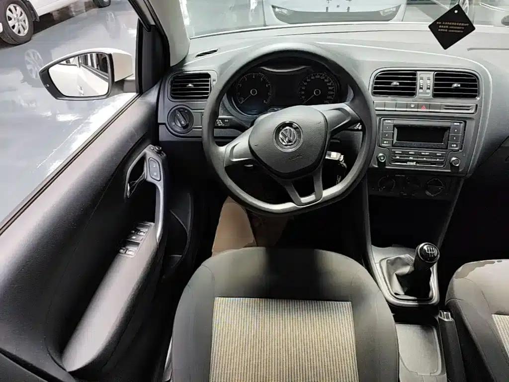 2016 Polo 1.4L Manual Fashion Edition — миниатюра 17