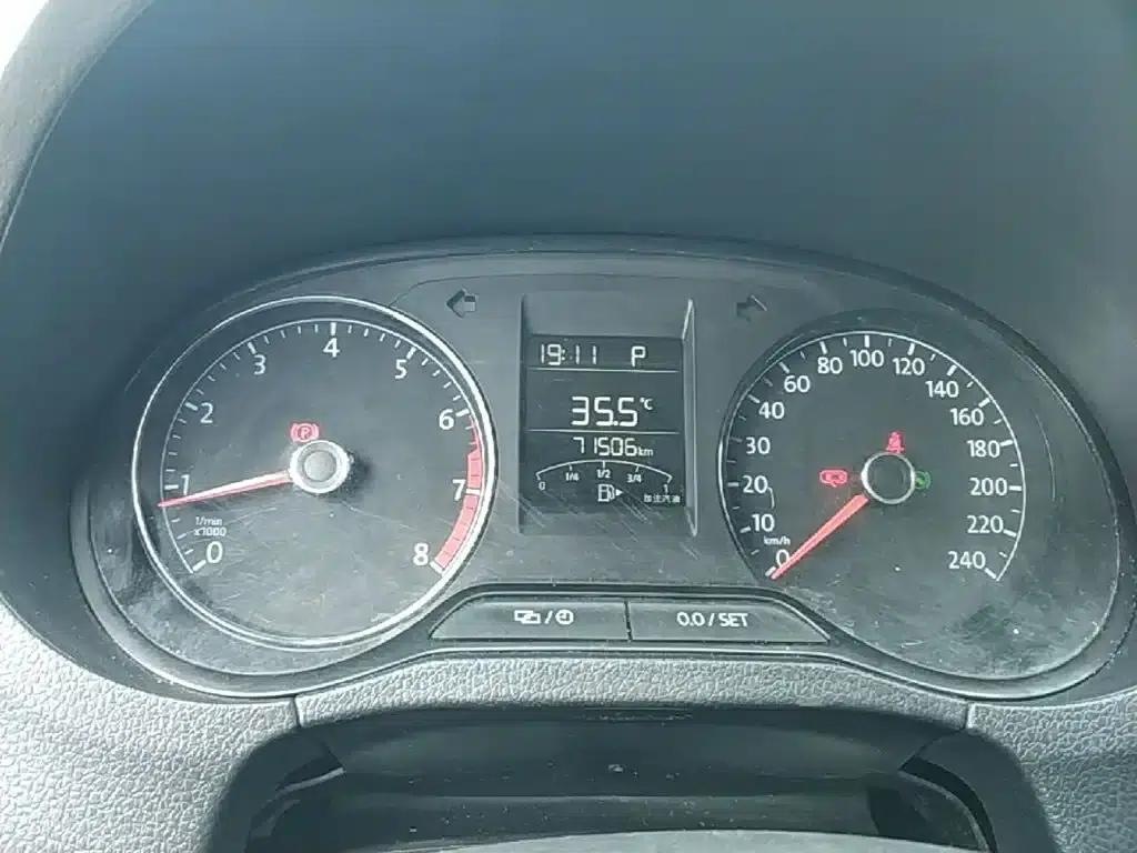 2018 Polo 1.5L Automatic Comfort Edition — миниатюра 12