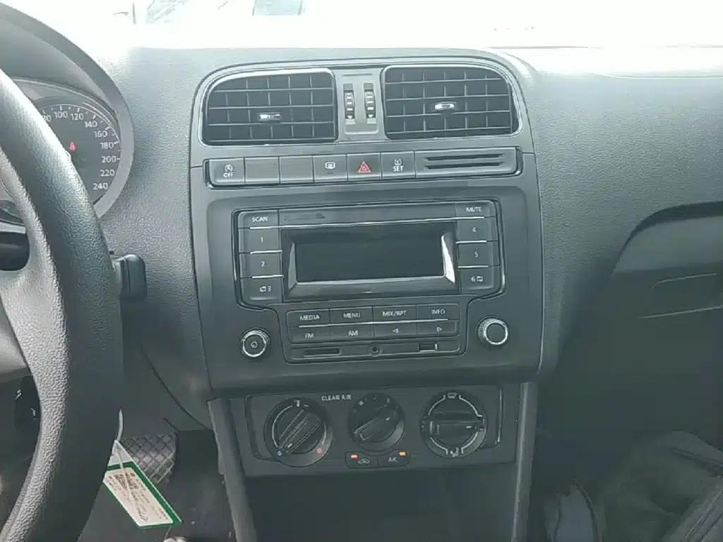 2018 Polo 1.5L Automatic Comfort Edition — миниатюра 13