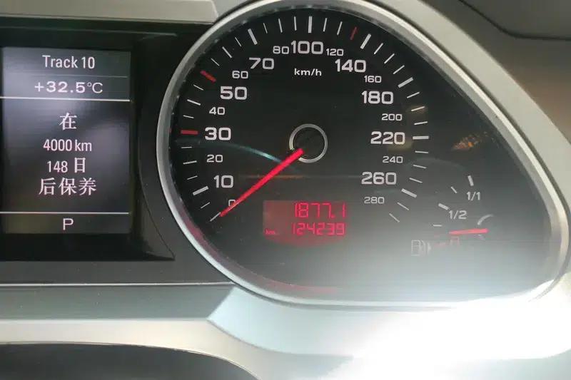 Audi A6L 2011 2.0 TFSI Automatic Standard Edition — миниатюра 13