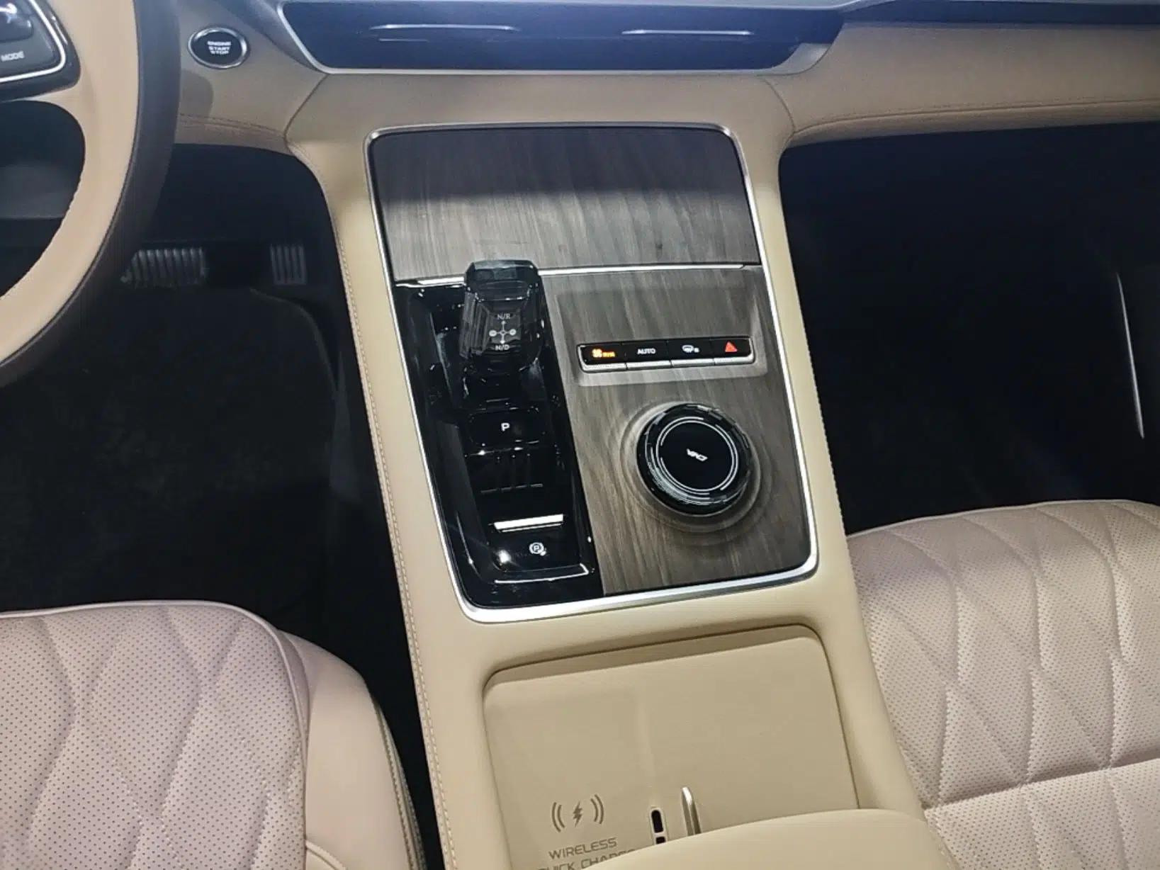 Geely Auto Monjaro L 2025 Dongfang Yao 2.0TD Automatic All-Wheel-Drive Wangyue Edition — миниатюра 16